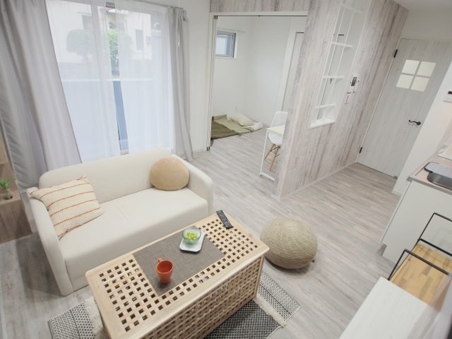 ロンディネの居間・リビング