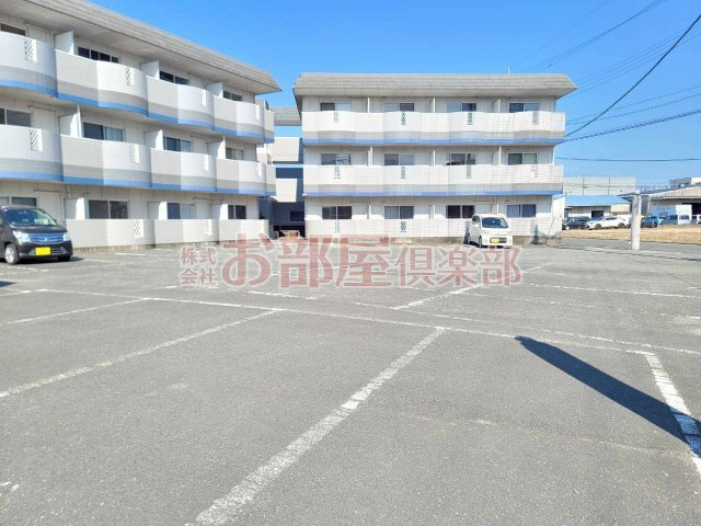 プランドゥ合川Ⅱの駐車場|広々とした駐車場になります。