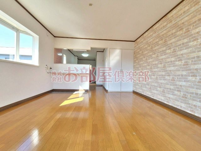 プランドゥ合川Ⅱの居間・リビング|広々とした居間です