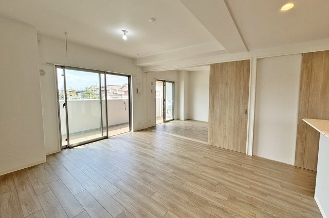 アルファスマート東姫路の居間・リビング|リビング・ダイニング11.8帖
※写真は入居前（2024年8月頃）に撮影されたものです。
