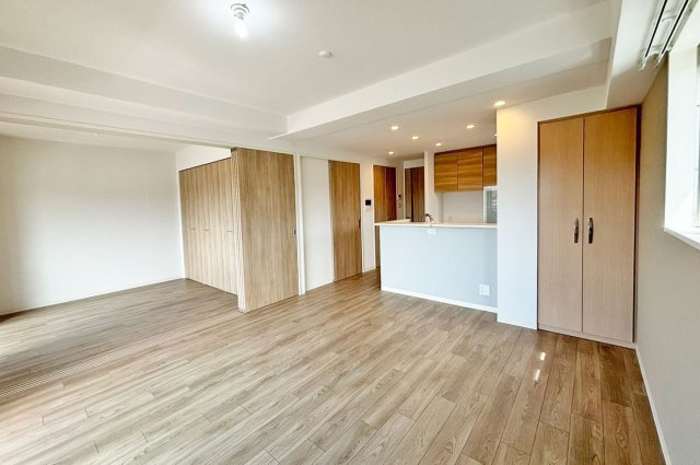 アルファスマート東姫路の洋室|LDに収納有（収納内に電源あり）
※写真は入居前（2024年8月頃）に撮影されたものです。
