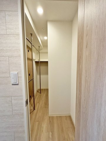 アルファスマート東姫路の収納|廊下側からも出入り可能！
※写真は入居前（2024年8月頃）に撮影されたものです。
