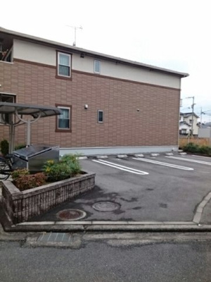 【駐車場】 | プリンハウス | 車をお持ちの方に嬉しい駐車場付きの物件です