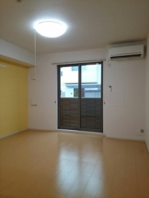 【内装】 | プリンハウス | 内装は落ち着いています