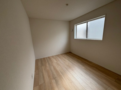 【洋室】 | 神戸市須磨区高倉台1丁目　新築戸建　仲介手数料無料！ | 落ち着いた色調の洋室です