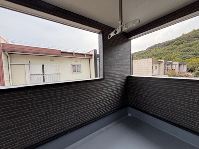 【バルコニー】 | 神戸市須磨区高倉台1丁目　新築戸建　仲介手数料無料！ | 落ち着いた時間を過ごせるバルコニーです