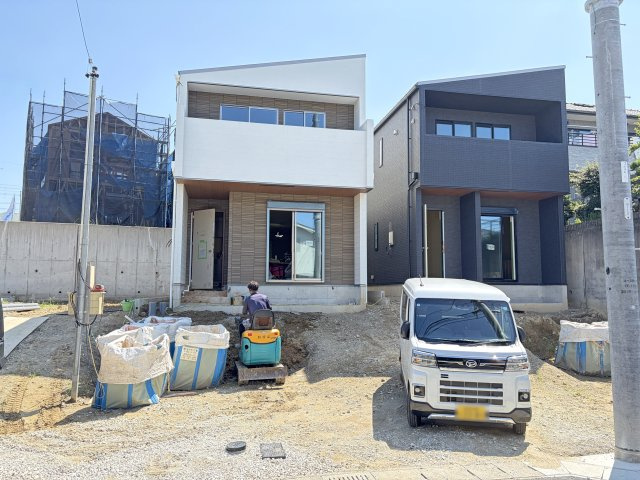 【長久手市仲田 D号棟】LDK21帖超×収納充実の前面道路含む現地写真|現地（2026.07上旬）撮影
左からD号棟→E号棟