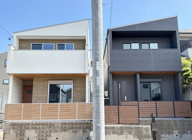 【長久手市仲田 D号棟】LDK21帖超×収納充実の前面道路含む現地写真|現地（2026.07上旬）撮影
左からD号棟→E号棟