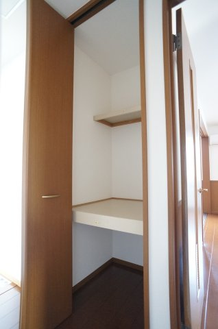【収納】 | グランドゥールフレア | とても収納力のある収納です。退去前の為、別のお部屋の写真を使用しております、多少仕様は違いますが、ご参考にしていただければと思います。