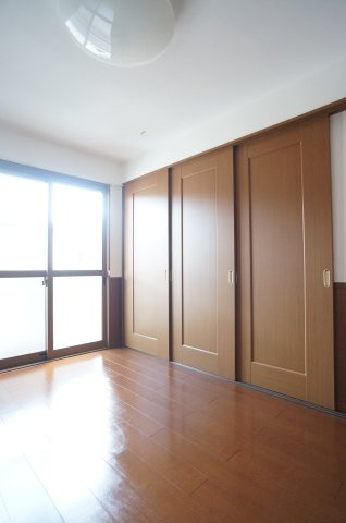 【洋室】 | グランドゥールフレア | 北側の洋室です。退去前の為、過去の写真を使用しております、ご参考にしていただければと思います。