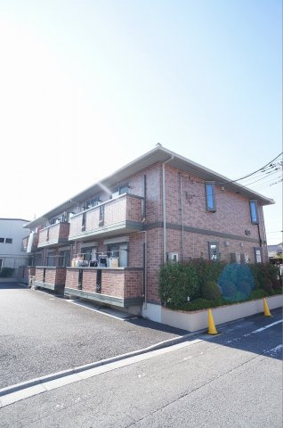 【外観】 | グランドゥールフレア | モダンで落ち着いた外観です。角地で南側は専用駐車場なので建物周りの圧迫感はございません。