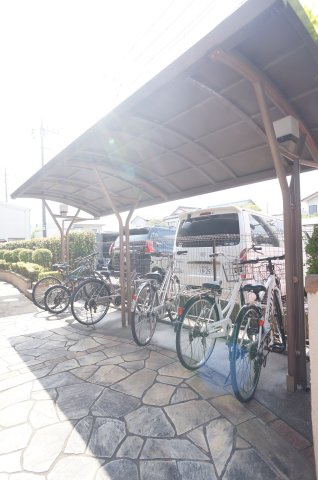 【その他共用部分】 | グランドゥールフレア | 屋根付き駐輪場は無料です。