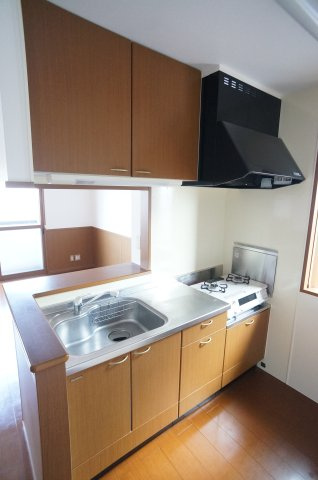 【キッチン】 | グランドゥールフレア | 床下収納付きカウンターシステムキッチンです。
退去前の為、過去の写真を使用しております、ご参考にしていただければと思います。