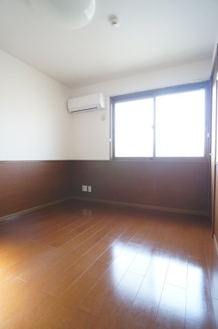 【洋室】 | グランドゥールフレア | リビングと洋室をしっかり分ける事も可能です。退去前の為、過去の写真を使用しております、ご参考にしていただければと思います。