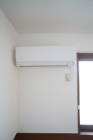 【設備】 | グランドゥールフレア | リビングにエアコン設置済み退去前の為、過去の写真を使用しております、ご参考にしていただければと思います。