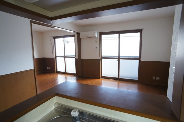 【洋室】 | グランドゥールフレア | 落ち着いた色調の洋室です。退去前の為、別のお部屋の写真を使用しております、多少仕様は違いますが、ご参考にしていただければと思います。