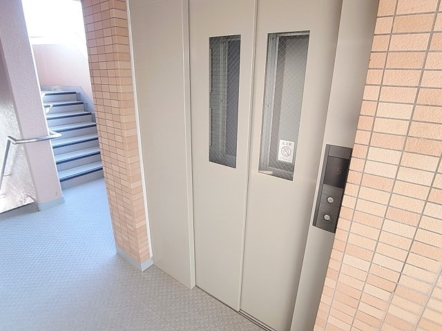 コリンデールのその他共用部分|エレベーター完備してます