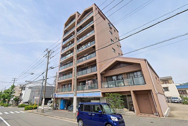 コリンデールの外観|１Ｆにローソンが入っており、便利です