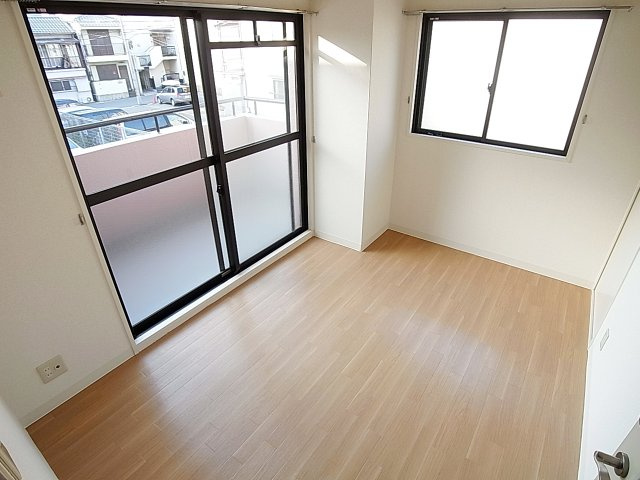 コリンデールの内装|北側洋室も角部屋の為、日当り良好