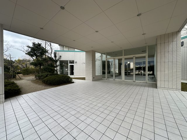 須磨パークヒルズC棟のエントランス