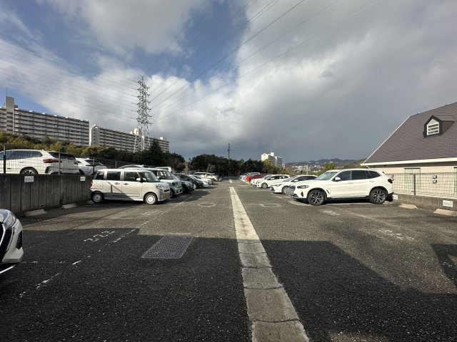 須磨パークヒルズC棟の駐車場