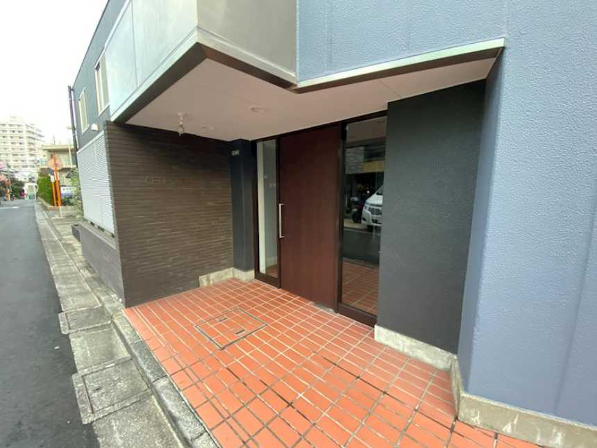 セレステ三軒茶屋　オートロック　システムキッチン　陽当たり良好のエントランス