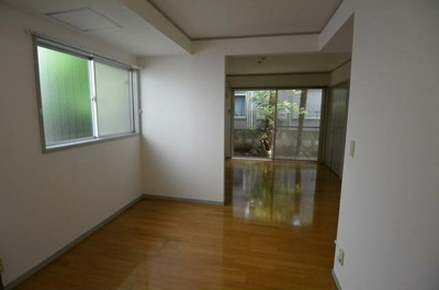 【居間・リビング】 | ブランカーセ | 15帖のきれいな洋室。