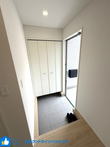 クレイドルガーデン郷瀬町第2　１号棟の玄関