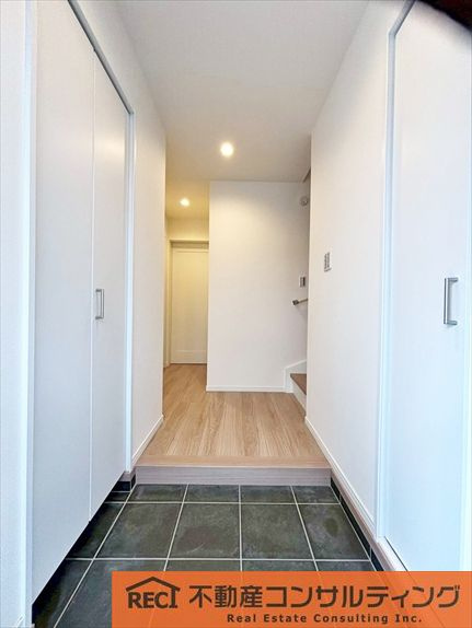 神戸市灘区灘南通5丁目　新築戸建　C号地の玄関