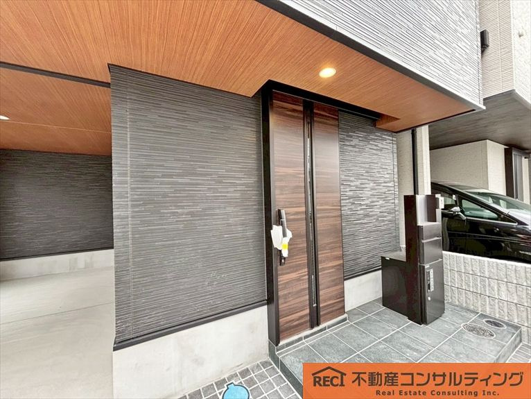 神戸市灘区灘南通5丁目　新築戸建　C号地のエントランス