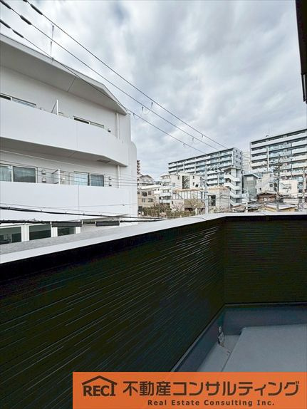 神戸市灘区灘南通5丁目　新築戸建　C号地のバルコニー