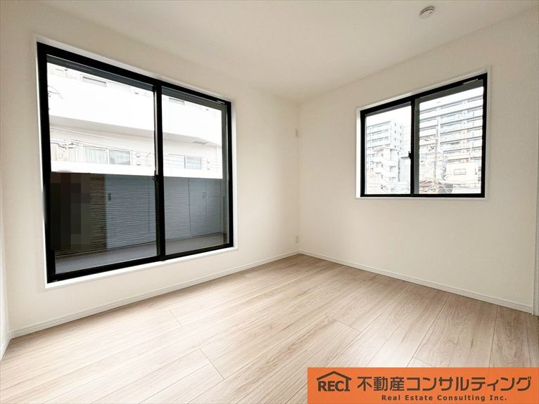 神戸市灘区灘南通5丁目　新築戸建　C号地の洋室