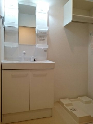 【洗面所】 | モリジェラートⅢ | スペースが確保できる洗面所です