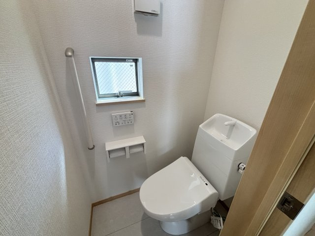 天白区島田3期｜名古屋市の戸建ならホームアップのトイレ|1・2階の2か所にトイレ完備。混み合う朝や来客時も安心の設計です