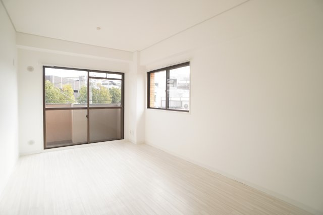 ライオンズマンション学園前の洋室