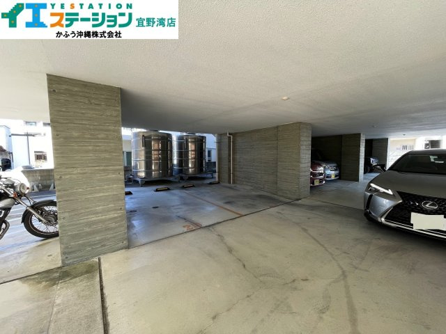 【毎年賃料上昇中！】築浅！28世帯満室１棟マンション！！の駐車場