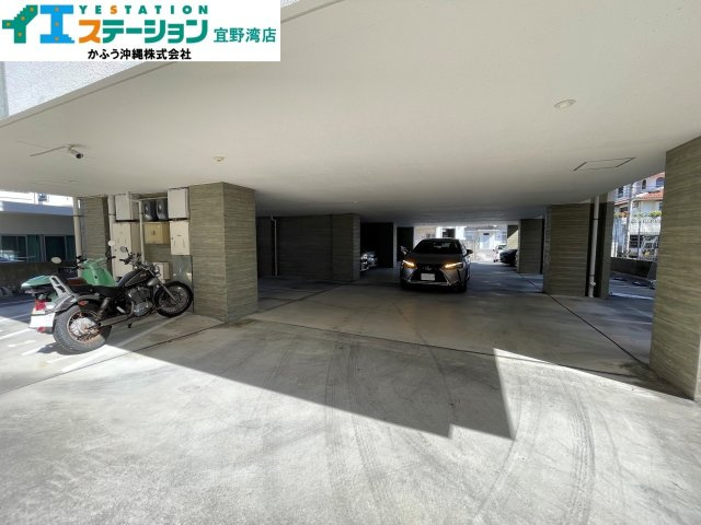 【毎年賃料上昇中！】築浅！28世帯満室１棟マンション！！の駐車場