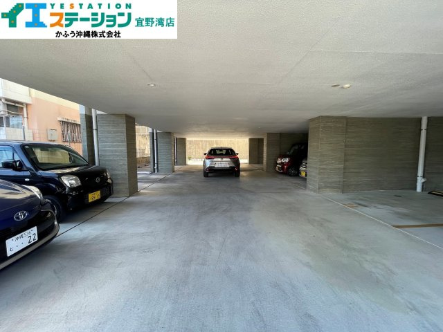 【毎年賃料上昇中！】築浅！28世帯満室１棟マンション！！の駐車場