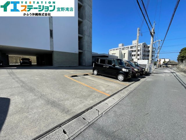 【毎年賃料上昇中！】築浅！28世帯満室１棟マンション！！の駐車場