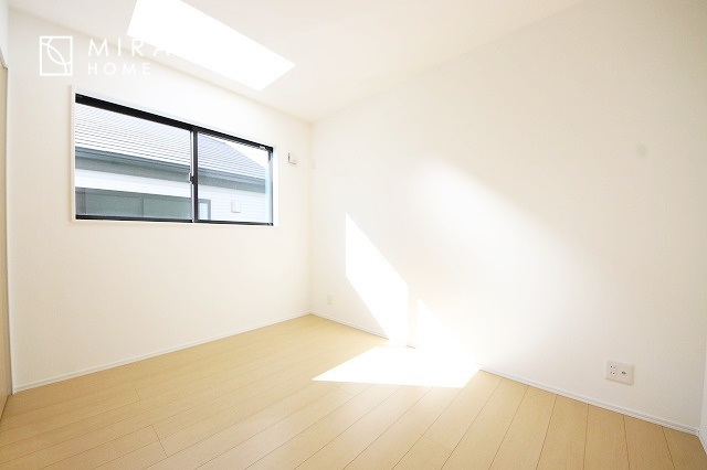 【寝室】 | 建物完成につき、実際のお部屋をごゆっくりご見学いただけます。お休みの日にご家族で見学はいかがでしょう。