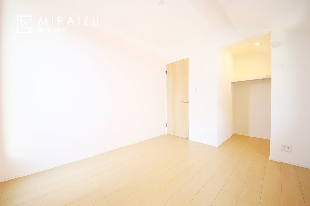 【寝室】 | 暮らしやすさを考えたプランで快適な現地ロケーションを実現。安らぎに満たされる、ゆとりのある日々を過ごせます♪