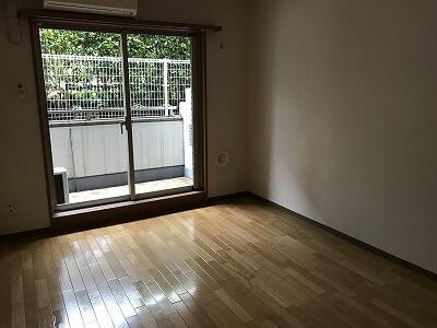 ステラメゾン下北沢の洋室|落ち着いた色調の洋室です