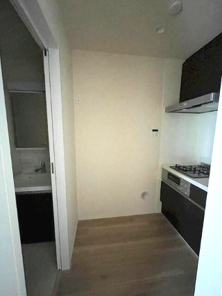 Ｍｏｎｄｏの内装|キッチンのウォークスペースです