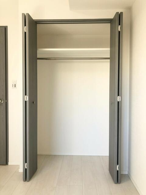 ＫＮＯＴＳ大山の収納|ハンガーパイプ付きで衣類収納も◎ 生活感を隠してお部屋をすっきり使えます。