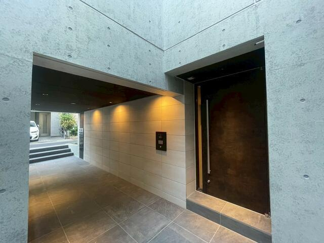 ＢＬＡＮＣＣＯＵＲＴ阿佐ヶ谷のエントランス|ホテルライクな雰囲気のエントランスで、安心感も◎ 