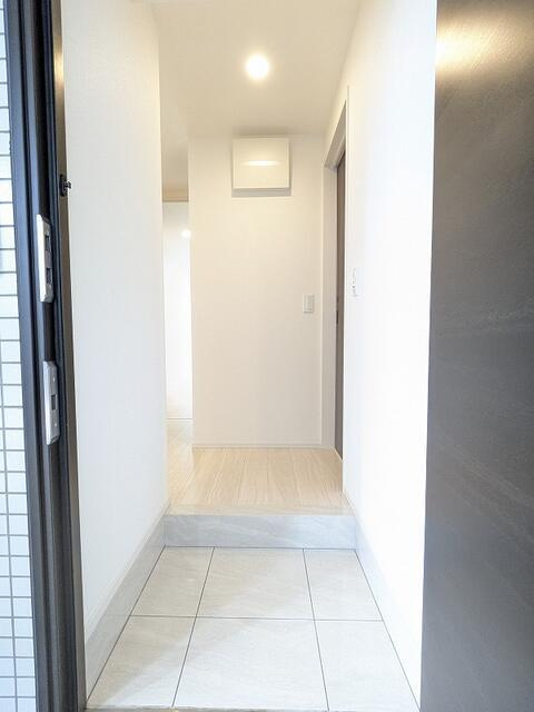 パレステージ鷺宮の玄関|白基調で清潔感のあるすっきり玄関 