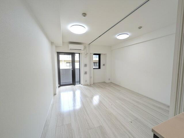 パレステージ鷺宮の洋室|家具配置しやすいシンプルな洋室