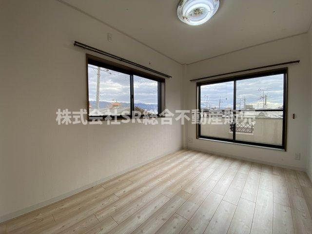 稲葉1丁目中古戸建の子供部屋|2面採光の明るいお部屋です！