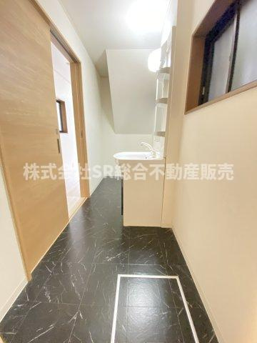 稲葉1丁目中古戸建の脱衣所|脱衣スペース広めです！