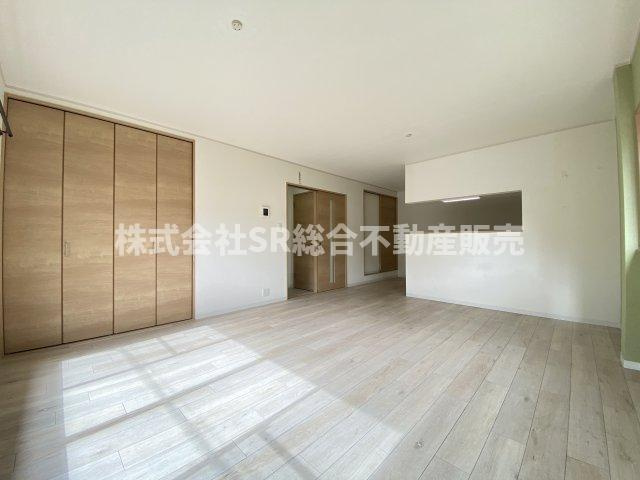 稲葉1丁目中古戸建の居間・リビング|家族団らんの時間を過ごせます！